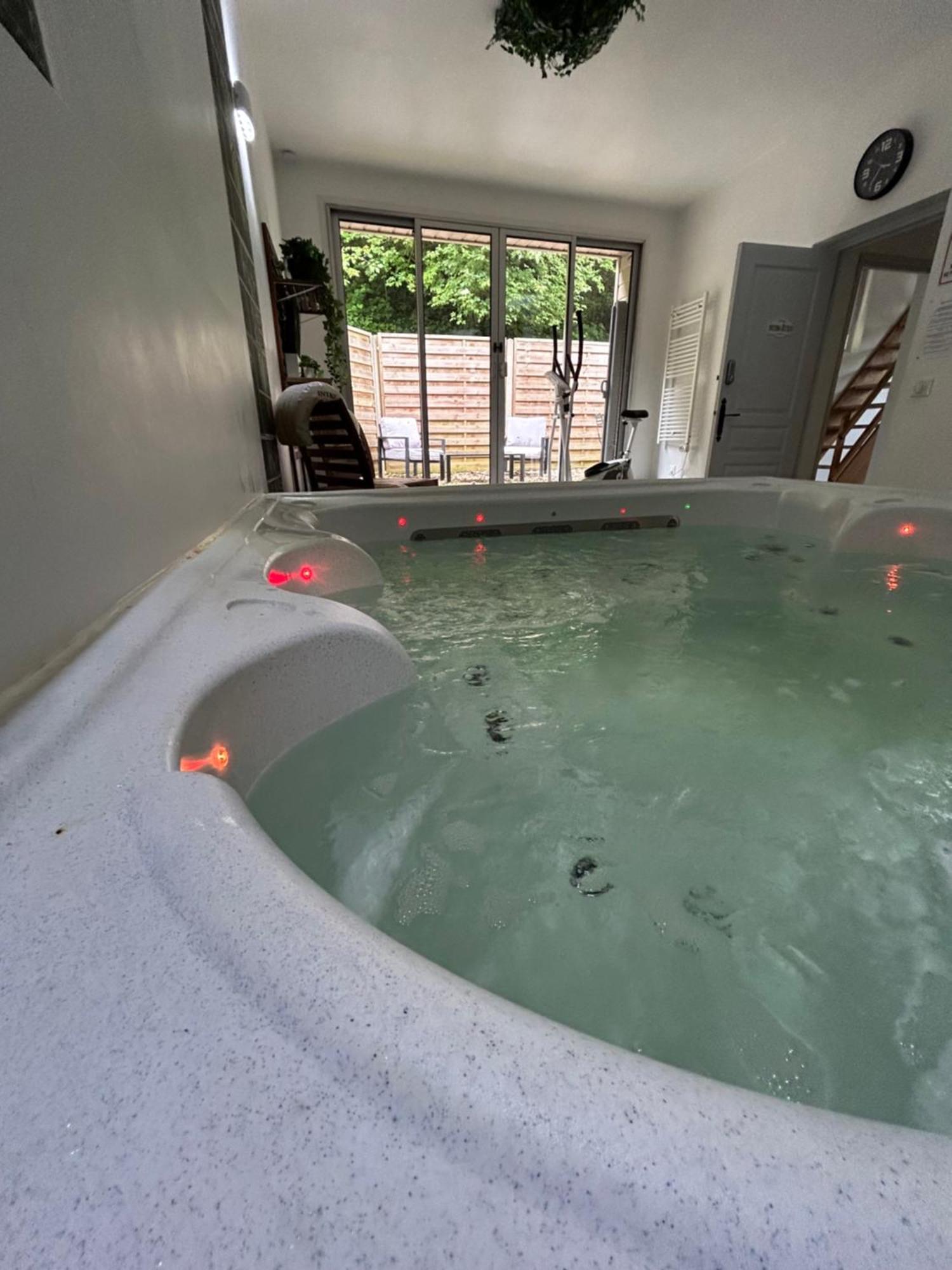 Loft And Spa Les Preaux Exterior photo