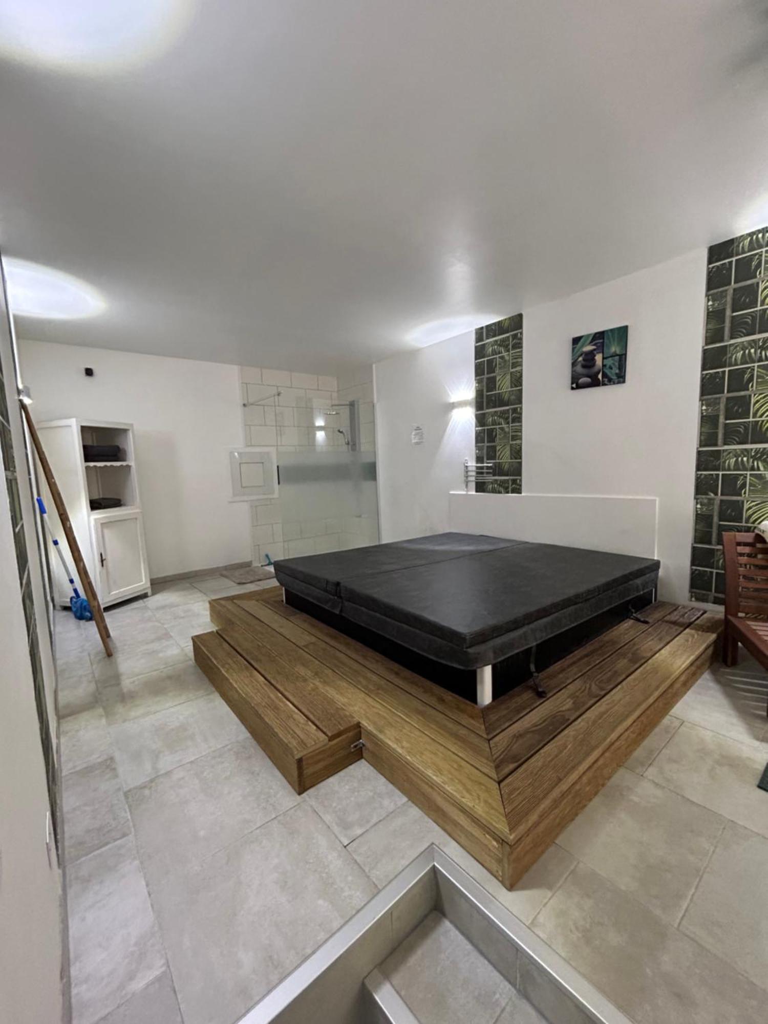 Loft And Spa Les Preaux Exterior photo